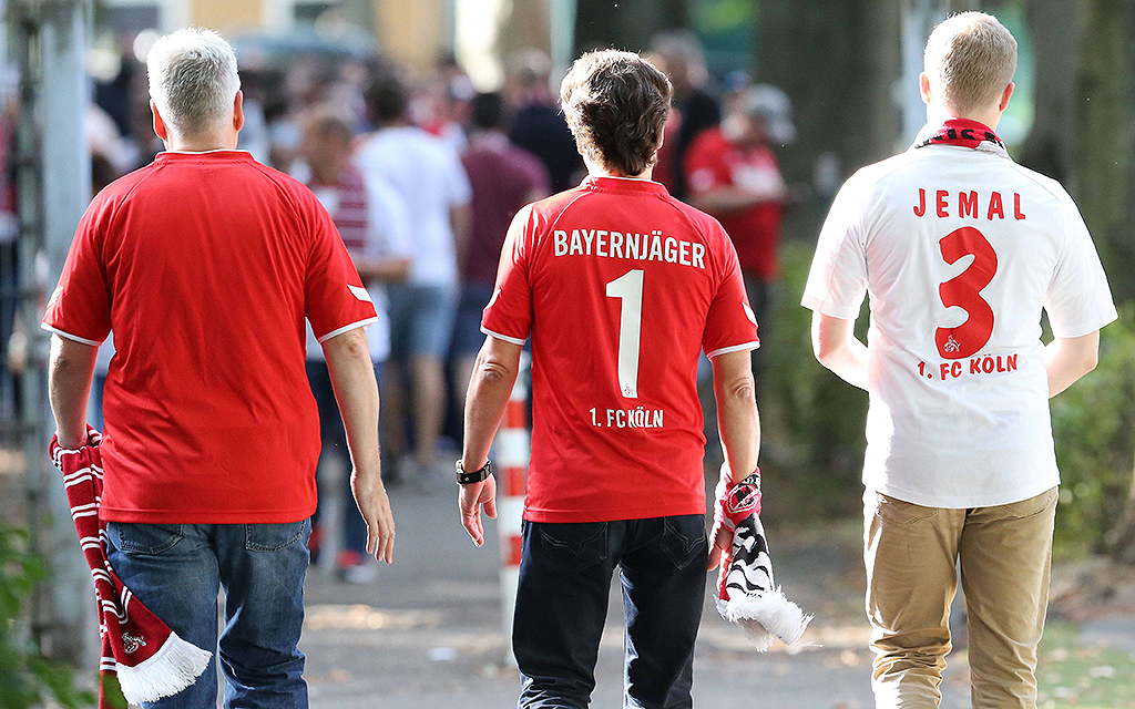 Fans des 1 FC Köln auf dem Weg ins Stadion 1 FC Koeln RB Leipzig