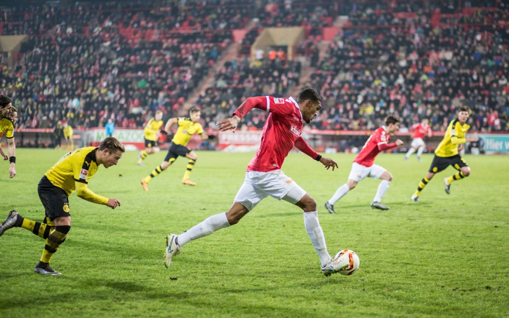 Collin Quaner im Sprint beim Freundschaftsspiel zwischen Union Berlin und Borussia Dortmund im Januar 2016