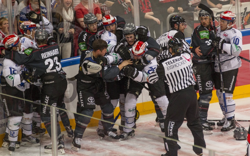 Kölner Haie gegen die Schwenninger Wild Wings in der Lanxess Arena in der Saison 2016/17