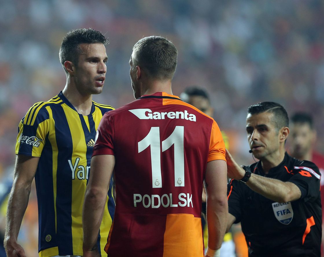 Robin van Persie (Fenerbahçe) Aug in Aug mit Lukas Podolski (Galatasaray)