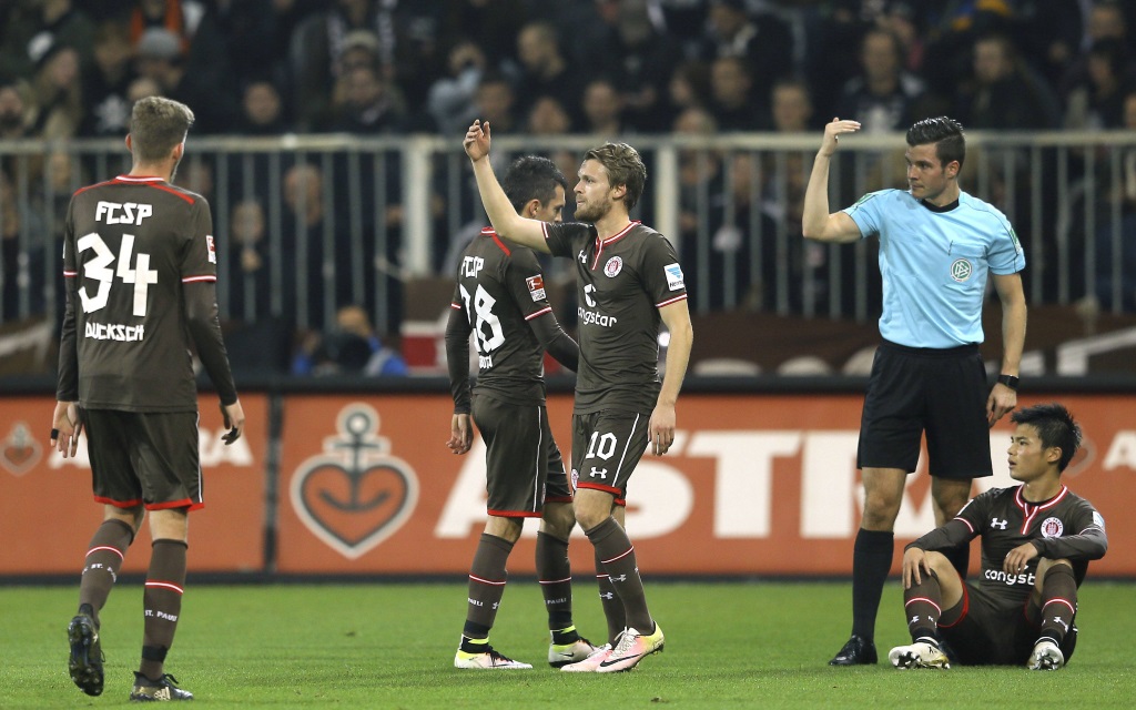 Spieler des FC St. Pauli beim Spiel der 2. Bundesliga gegen den 1.FC Nürnberg in der Saison 2016/17