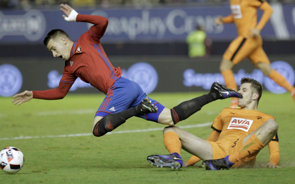 Beim Pokalhinspiel in Eibar kam Osasuna mit Berenguer (l.) mit 0:3 unter die Räder.