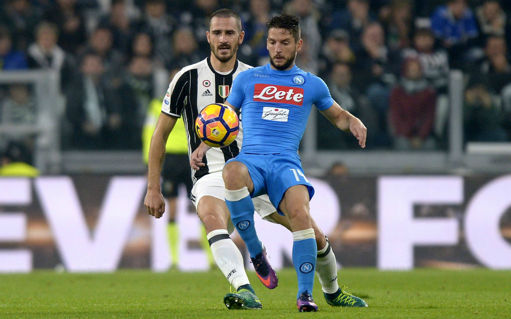 Imago/Insidefoto: eines der Schlüsselduelle bei Juve gegen Neapel: Leonardo Bonucci (l.) gegen Dries Mertens.