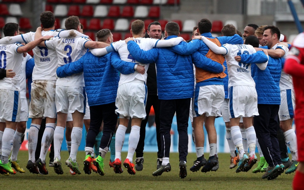 Die Sportfreunde Lotte jubeln nach dem 3:0-Erfolg in der Liga gegen Erfurt