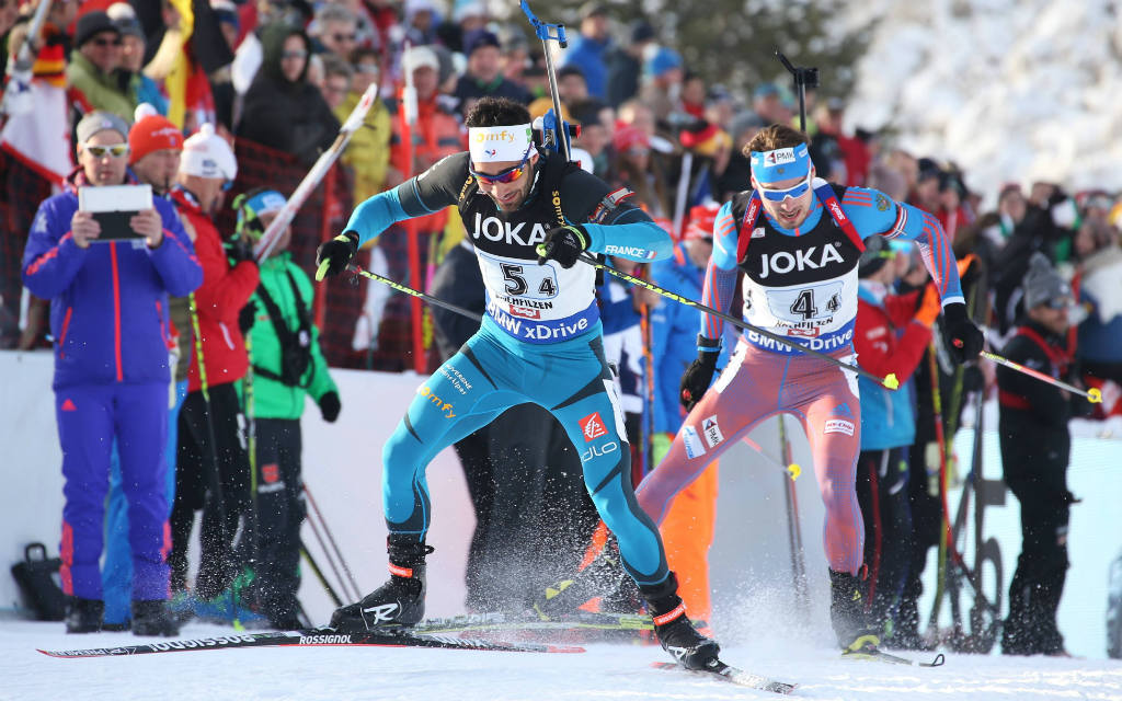 Martin Fourcade zeigt in der Mixed-Staffel, dass er schneller ist als Anton Shipulin.