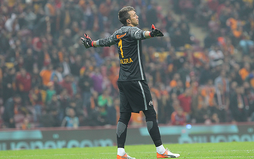 Fernando Muslera im Süper Lig Spiel zwischen Galatasaray und Bursaspor in Turk Telekom Arena in Istanbul.