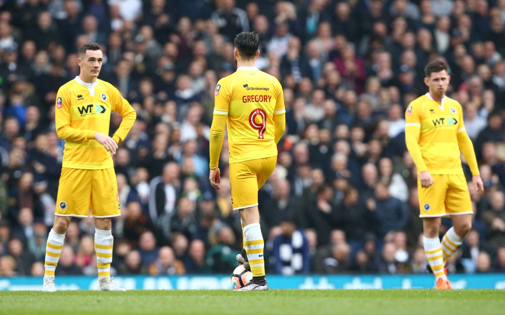 Lee Gregory (Mi.) im FA Cup Spiel Tottenham Hotspur gegen FC Millwall in der Saison 2016/17.