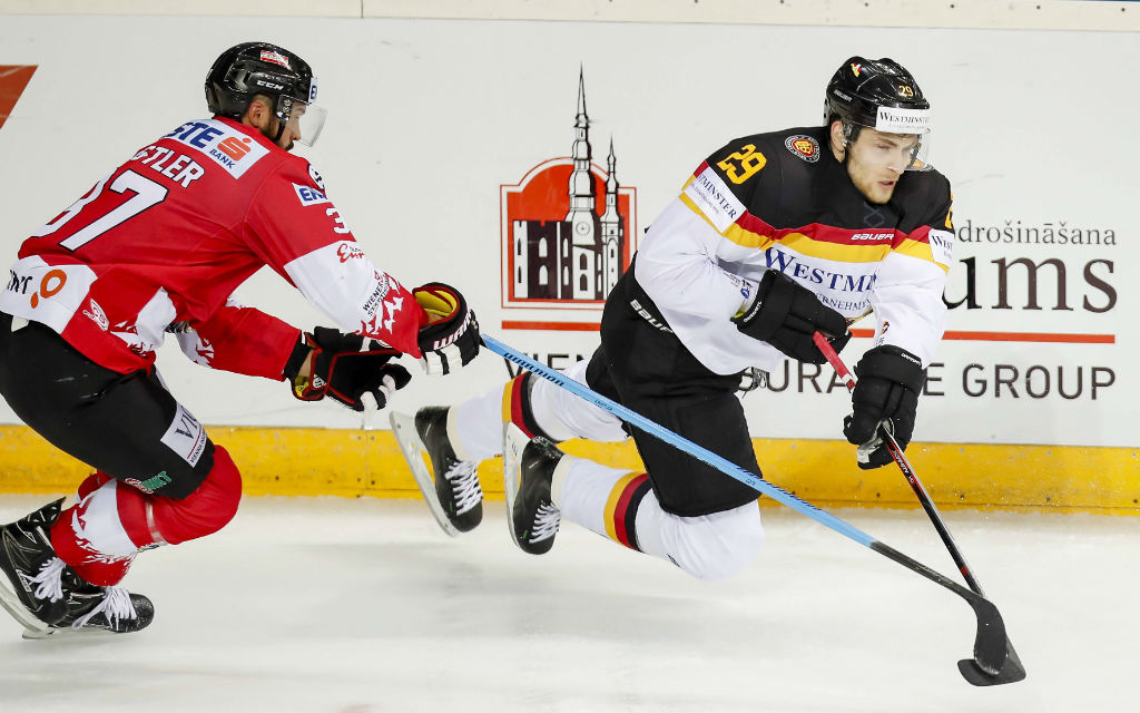 In der Olympia-Quali gegen Österreich schoss Leon Draisaitl (r.) das 6:0.