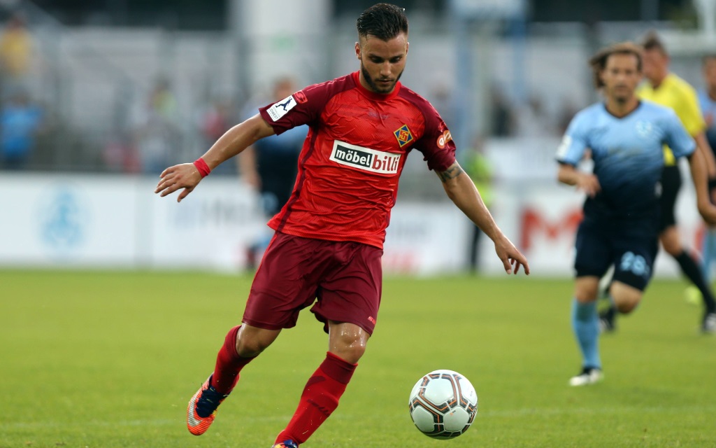 Dimitri Popovits von der TuS Koblenz im Spiel gegen die Stuttgarter Kickers in der Saison 2017/18.