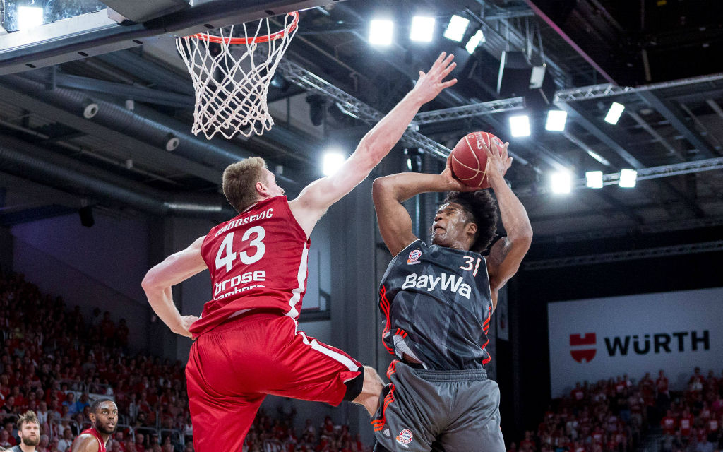 Devin Booker (31, FC Bayern Muenchen Basketball) Korbwurf, Brose Bamberg vs. FC Bayern Muenchen Basketball, Basketball, easyCredit BBL, Saison 2016/2017, Playoff Halbfinale, Spiel 3, 28.05.2017