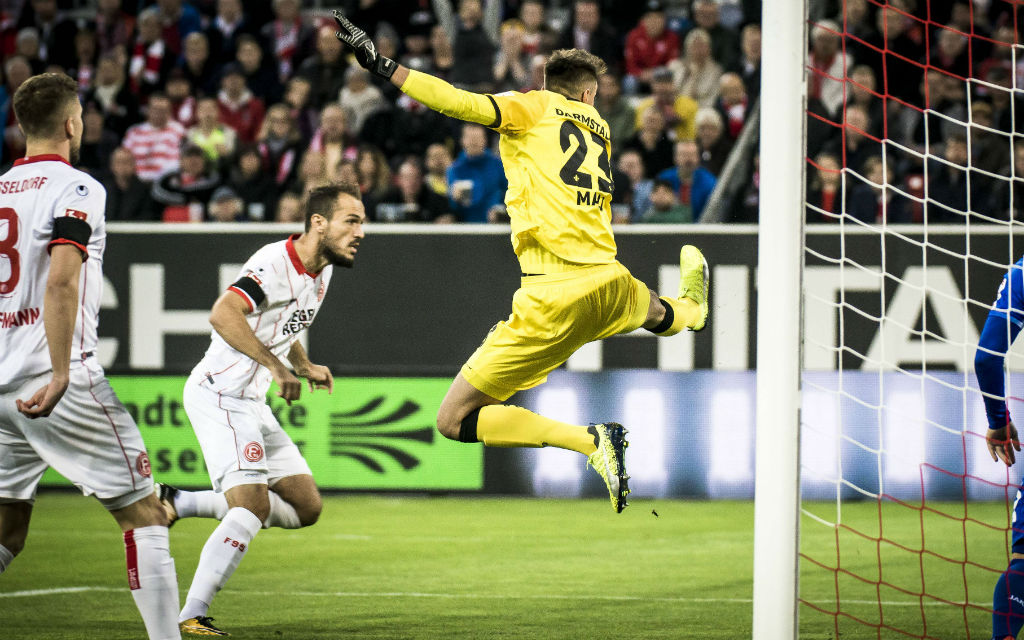 Heißer Pokalfight im Derby zwischen Düsseldorf und Mönchengladbach.