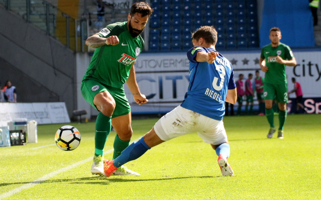 In der Hinrunde gab es zwischen den Preußen (l.: Adriano Grimaldi) und Hansa (Julian Riedel) ein 1:1.