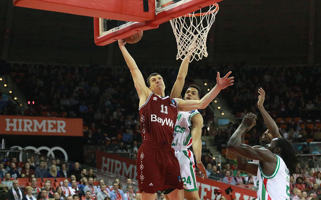 Münchens Lucic (l.) im Duell mit Kasans Lockett (r.). Wie läufts nun im Halbfinale?