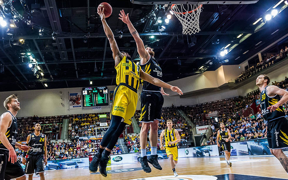 Fliegt Ludwigsburgs Evans (2.v.l.) auch ins Champions-League-Finale?