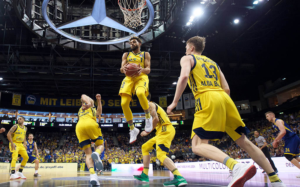 Alba Berlin - Baskets Oldenburg: Dominante Albatrosse unter dem Korb mit dem Rebound