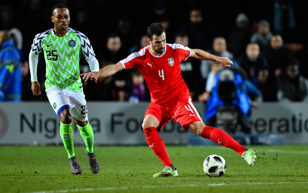 Luka Milivojevic beim Torschuss im Testspiel zwischen Serbien und Nigeria.