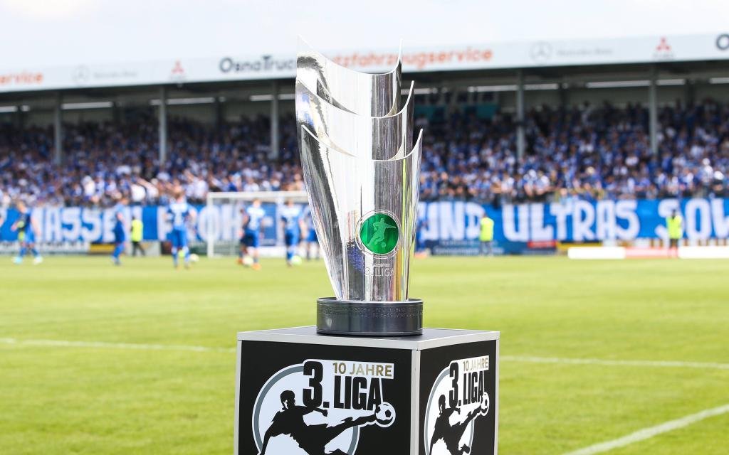 Meisterpokal der 3. Liga