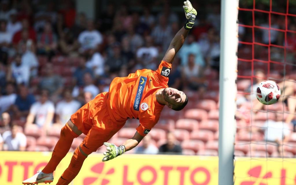 Ob Keeper Gelios gegen Braunschweig das Hansator sauber hält?