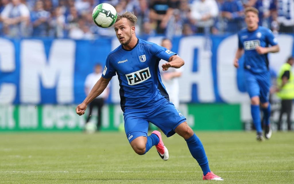 Felix Lohkemper vom 1. FC Magdeburg im Spiel gegen die Sportfreunde Lotte.