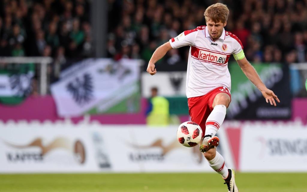 Marc Stein von Energie Cottbus im Spiel gegen Preußen Münster. Gegen Halle steht er bestimmt in der Startelf.