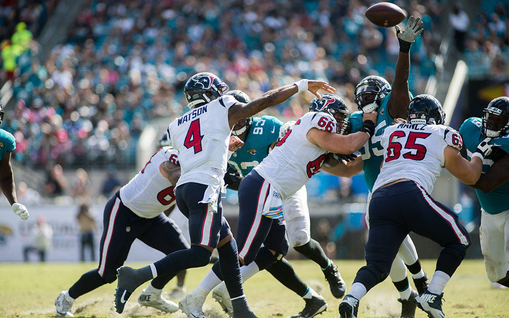 Texans QB Watson (2.v.l.) mit der Zeit und dem Blick für seine Wide Receiver