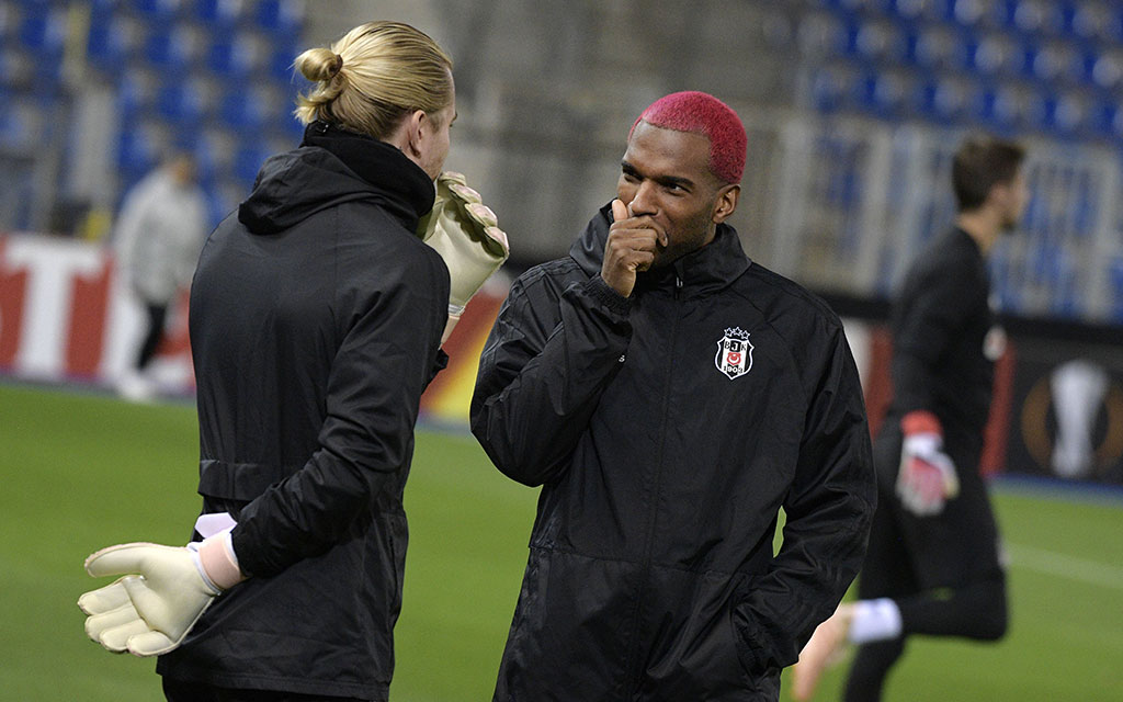 Alles Süper bei Ryan Babel: Die vorgehaltene Hand hat dann auch nichts gebracht