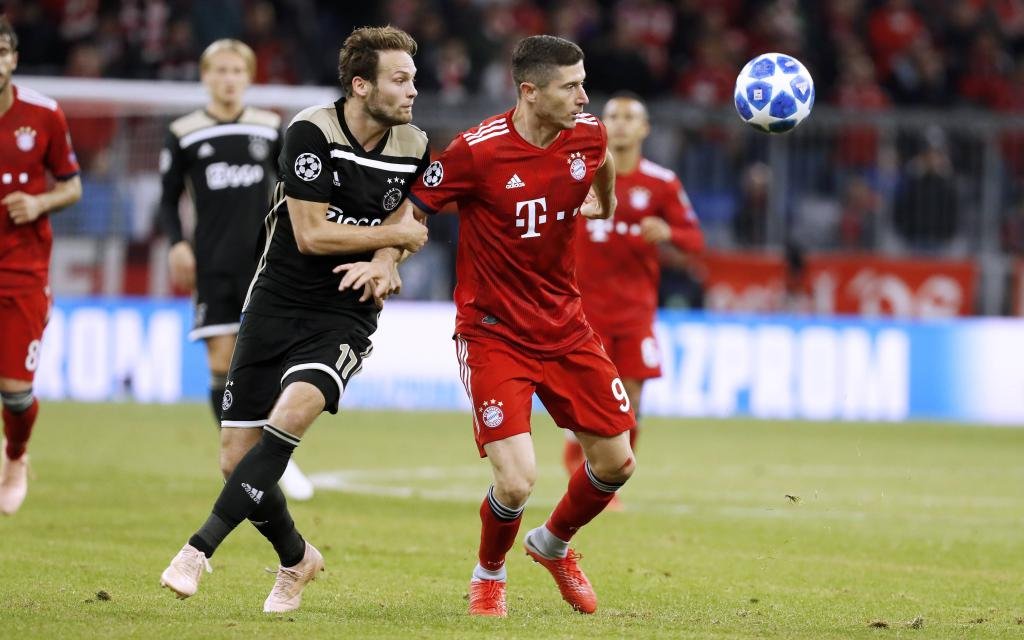 LEWANDOWSKI Robert Team FC Bayern Muenchen mit BLIND Daley UEFA Champions League Saison 2018-2019 Gruppe E Spiel FC Bayern Muenchen - Ajax Amsterdam 1 : 1