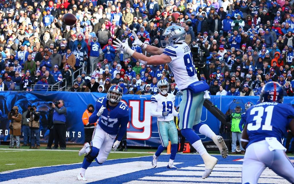 Dallas Tight End Jarwin (M.) mit dem Touchdown am letzten Spieltag gegen New York