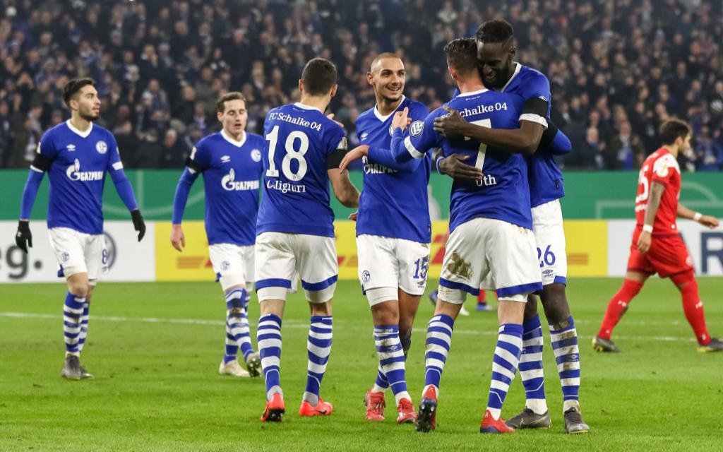 Fußball DFB-Pokal Achtelfinale FC Schalke 04 - Fortuna Düsseldorf am 06.02.2019 in der Veltins Arena in Gelsenkirchen Torjubel zum 3:0 durch Mark Uth ( Schalke )