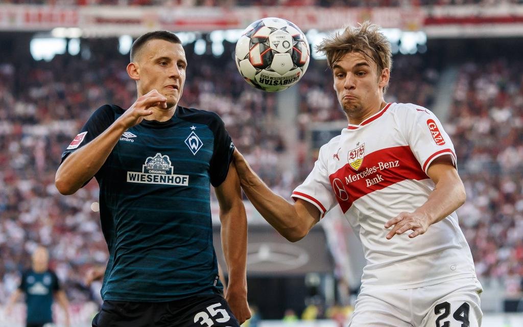 Stuttgart, Deutschland, 29.09.2018, 1. Bundesliga 5. Spieltag, VfB Stuttgart - SV Werder Bremen, Maximilian Eggestein (SVW) und Borna Sosa (VFB) im Zweikampf