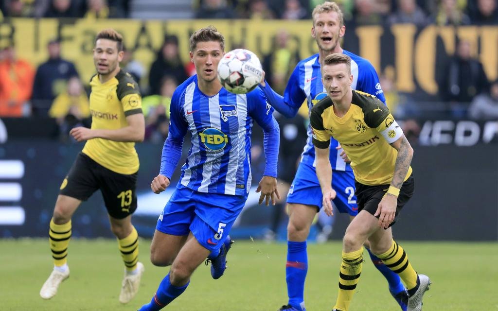 STARK Niklas Team Hertha BSC Berlin DFL Bundesliga Saison 2018-2019 Borussia Dortmund - Hertha BSC Berlin 2 : 2 Am 27. Oktober 2018 in Dortmund