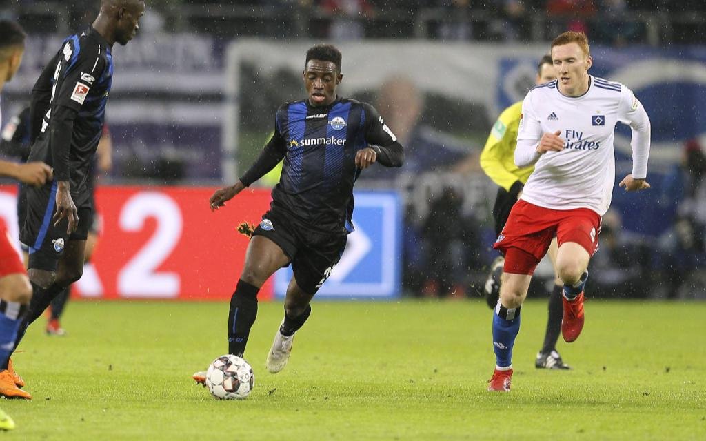 In der 2. Liga gewann der HSV knapp mit 1:0 gegen Paderborn.