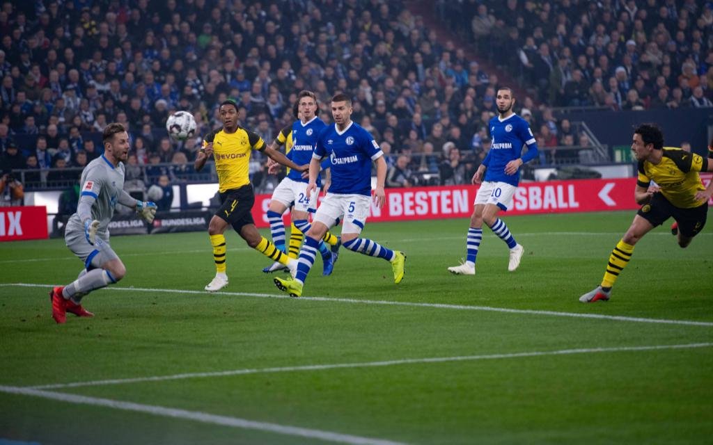 Fußball 1. Bundesliga 14. Spieltag FC Schalke 04 - Borussia Dortmund am 08.12.2018 in der Veltins Arena in Gelsenkirchen Tor zum 0:1 durch Thomas Delaney ( Dortmund)