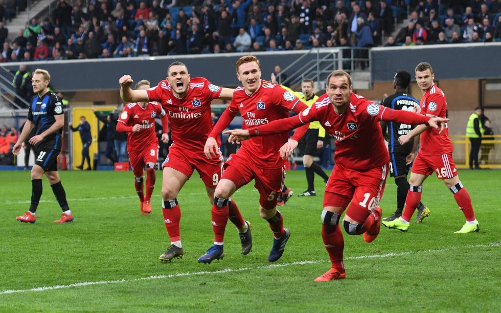 DFB Pokal SC Paderborn - Hamburger SV / 02.04.2019 / Torjubel HSV ach 0:1 vl.: Kyriakos Papadopoulos (HSV), Bates und Pierre-Michel Lasogga (HSV)