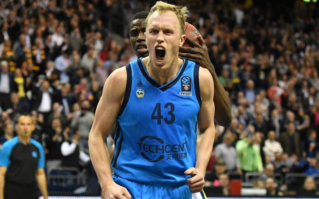 ALBAs Sikma mit dem Freudenschrei nach erfolgreicher Aktion im ersten EuroCup-Finale