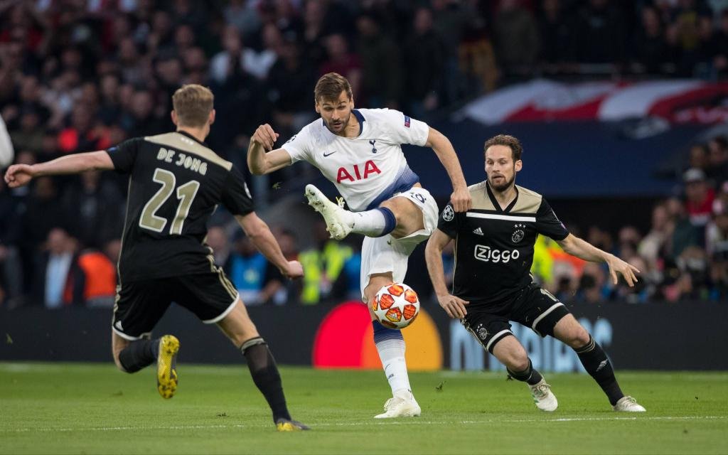 Fernando Llorente of Spurs under pressure from Daley Blind of Ajax during the UEFA Champions League semi-final 1st leg match between Tottenham Hotspur and Ajax at Tottenham Hotspur Stadium