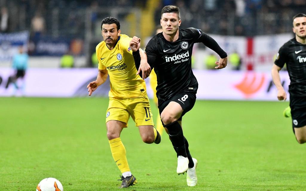 Fußball Europa League Halbfinale Eintracht Frankfurt - FC Chelsea am 02.05.2019 in der Commerzbank-Arena in Frankfurt Pedro ( Chelsea ), links - Luka Jovic ( Frankfurt ), rechts