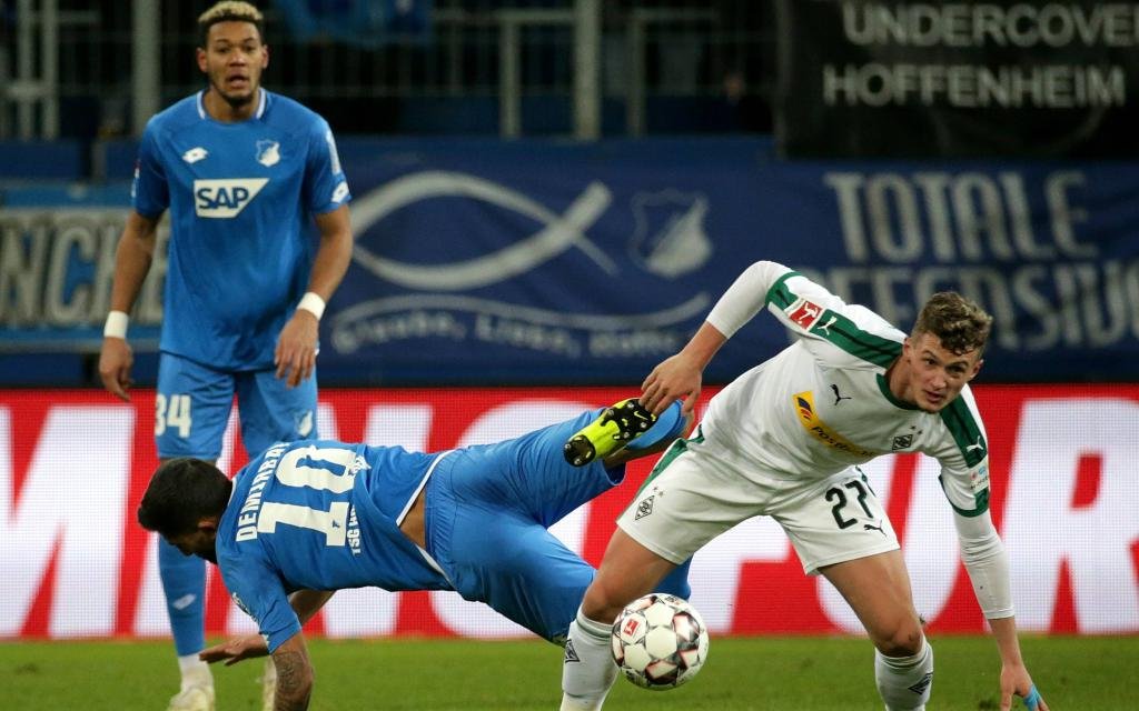 Sinsheim, Deutschland 15.12.2018, 1. Bundesliga, 15. Spieltag, TSG 1899 Hoffenheim - Borussia Mönchengladbach, Michael Cuisance (Mönchengladbach), Kerem Demirbay (Hoffenheim)