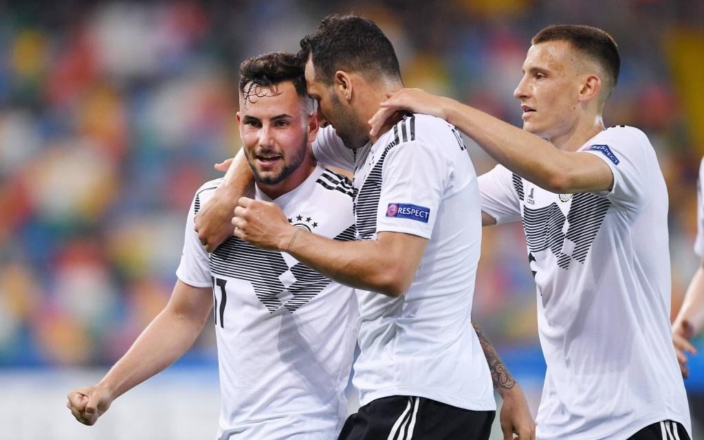 FUSSBALL UEFA U21, U 21 EUROPAMEISTERSCHAFT 2019 in Italien Deutschland - Daenemark 17.06.2019 JUBEL Deutschland; Torschuetze zum 1-0 Marco Richter umarmt von Levin Oeztunali und Maximilian Eggestein