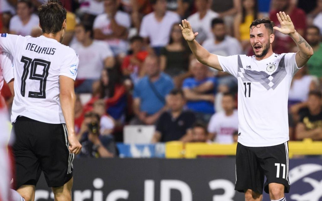 Deutschland - Serbien emspor, v.l. Torjubel, Goal celebration, celebrate the goal zum 2:0 durch Luca Waldschmidt (Deutsche Fussball Nationalmannschaft DFB) mit Florian Neuhaus (Deutsche Fussball Nationalmannschaft DFB