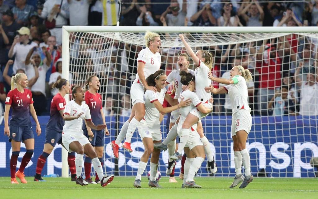 England feiert den Einzug ins Halbfinale.