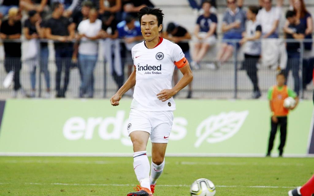 Uhrencup Fussball Herren Testspiel Saison 2019/2020 FC Luzern - Eintracht Frankfurt .Im Bild : Makato Hasebe (Eintracht)