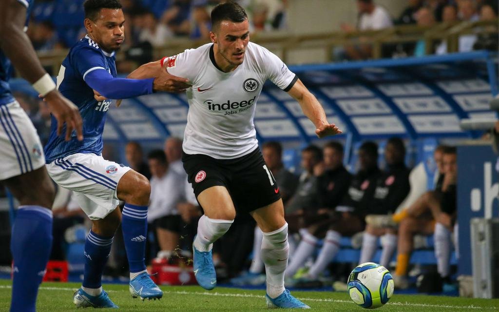 Filip Kostic im Hinspiel der Europa-League-Playoffs zwischen Racing Straßburg und Eintracht Frankfurt.