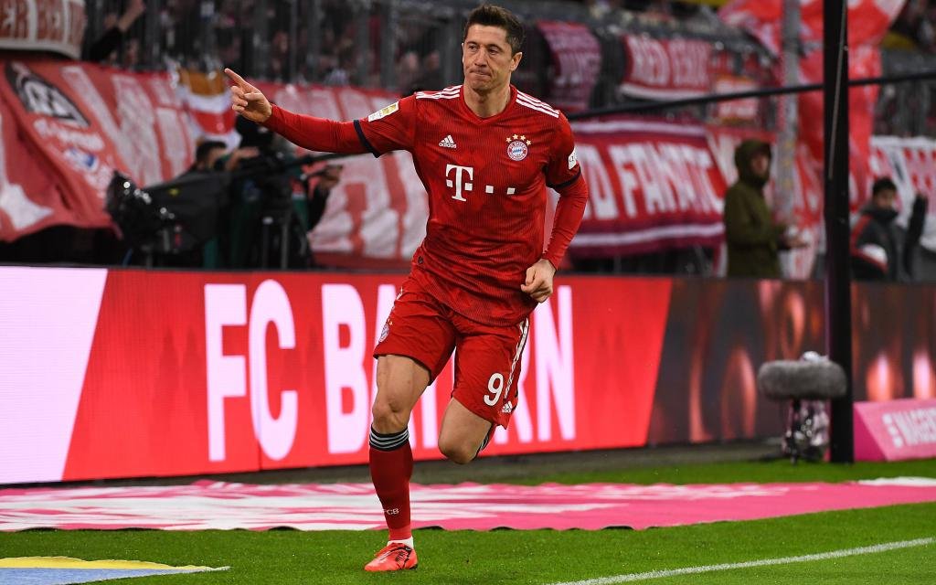 Robert Lewandowski beim Torjubel im Spiel gegen den FSV Mainz in der Saison 2019/20.