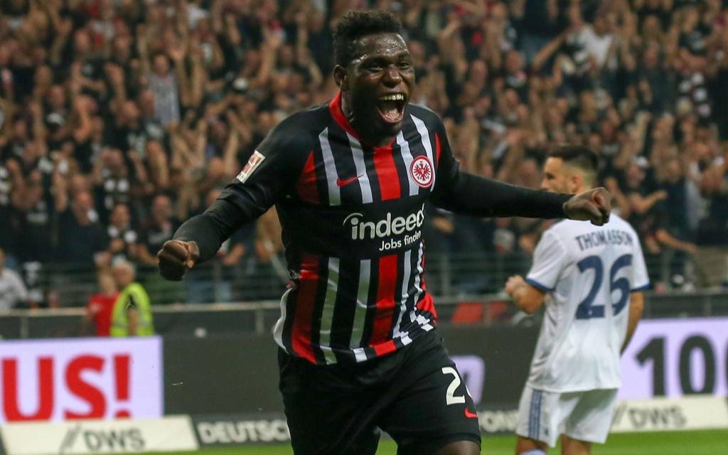 Danny da Costa beim Torjubel im Spiel Eintracht Frankfurt - Racing Straßburg in der Europa League Qualifikation.