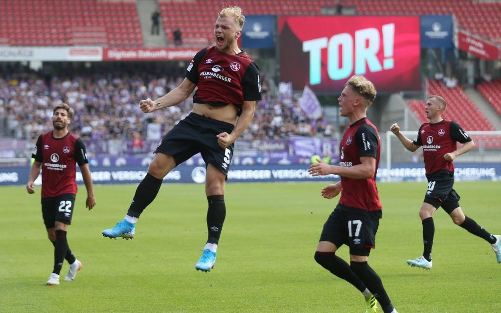 Fussball, 2. Bundesliga, 2. Liga, Saison 2019 2020, Herren, Deutschland, 1. FC Nürnberg - VfL Osnabrück, v.l. Aktion, Freude, jubeln, Jubel nach Tor zum 1-0, Enrico Valentini