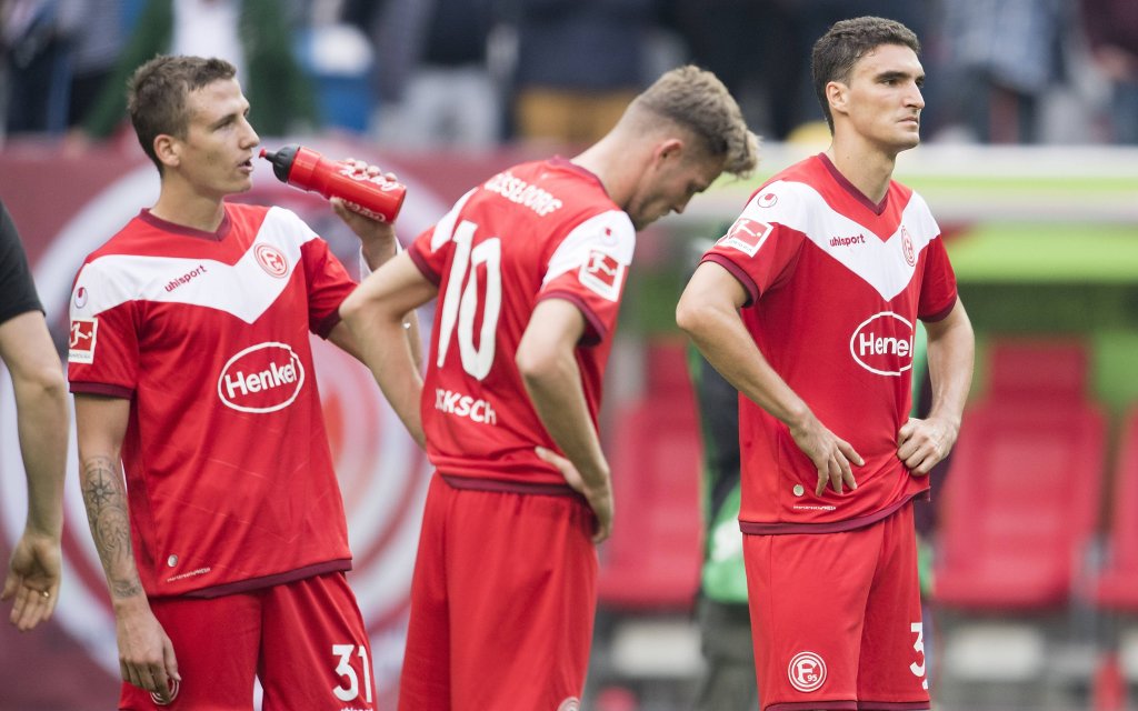 Marcel SOBOTTKA (D), Marvin DUCKSCH (D), Marcin KAMINSKI (D), enttaeuscht nach dem SPiel. Fussball 1.Bundesliga, 7.Spieltag, Fortuna Duesseldorf (D) - FC Schalke 04 (GE) 0:2, am 06.10.2018 in Duesseldorf