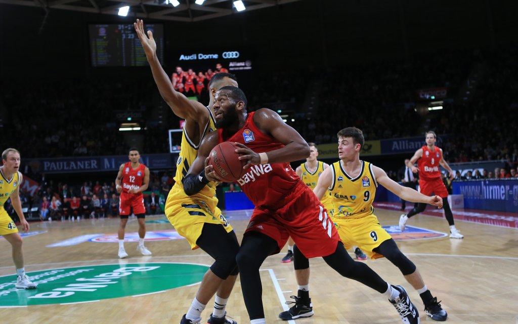 FC Bayern Münchens Center Monroe im November gegen ALBA Berlin