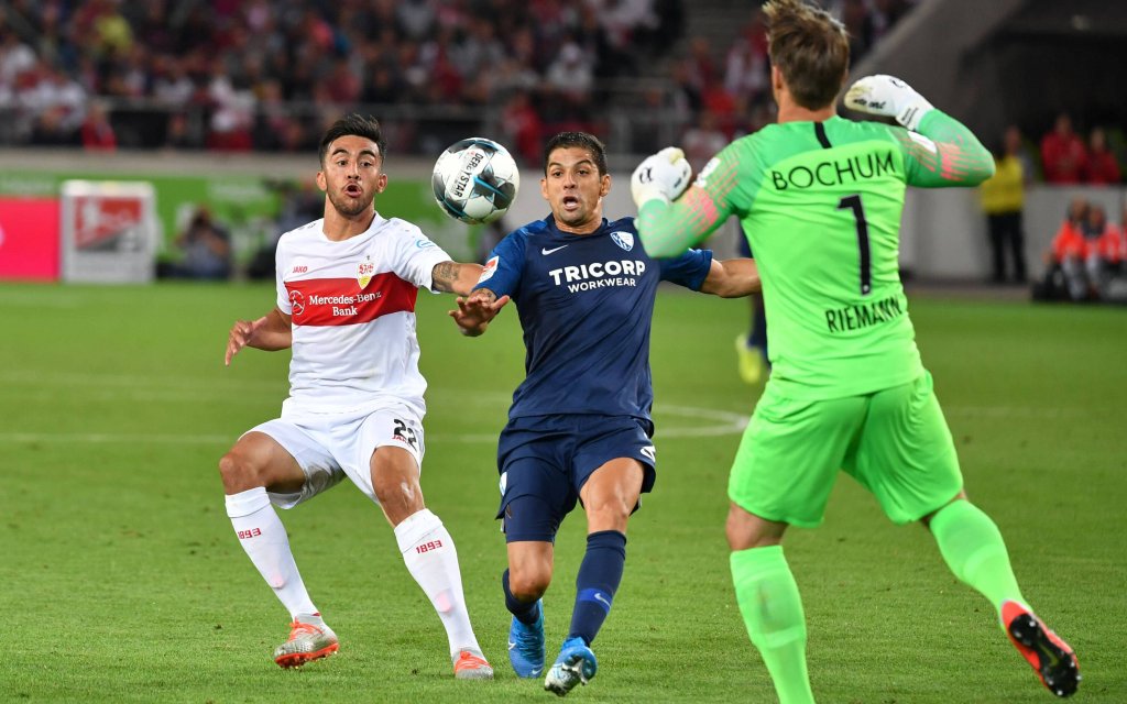 Nicolas GONZALEZ (VFB Stuttgart), Danilo SOARES (VFL Bochum), bo1, Aktion,Zweikampf. Fussball 2. Bundesliga, 5.Spieltag,Spieltag05, VFB Stuttgart (S)-VFL Bochum (BO) 2-1, am 02.09..2019 in Stuttgart / Deutschland.