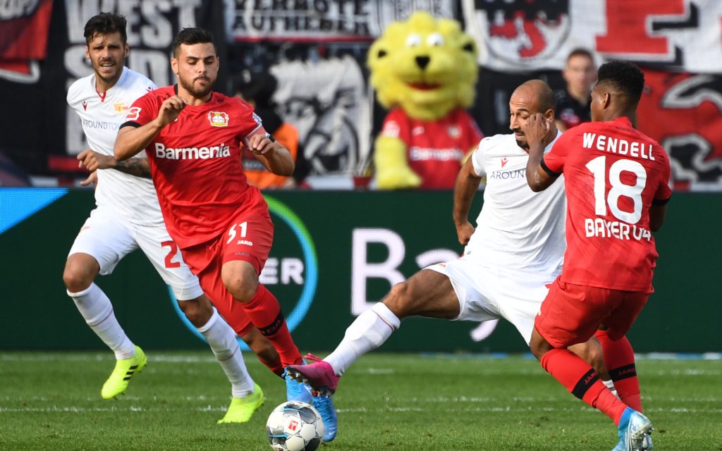 Fussball, Herren, Saison 2019/2020, 1. Bundesliga 5. Spieltag, Bayer Leverkusen - 1. FC Union Berlin 2:0, v. l. Christopher Trimmel 1. FC Union, Kevin Volland Bayer 04 Leverkusen, Akaki Gogia 1. FC Union, Wendell Bayer 04 Leverkusen